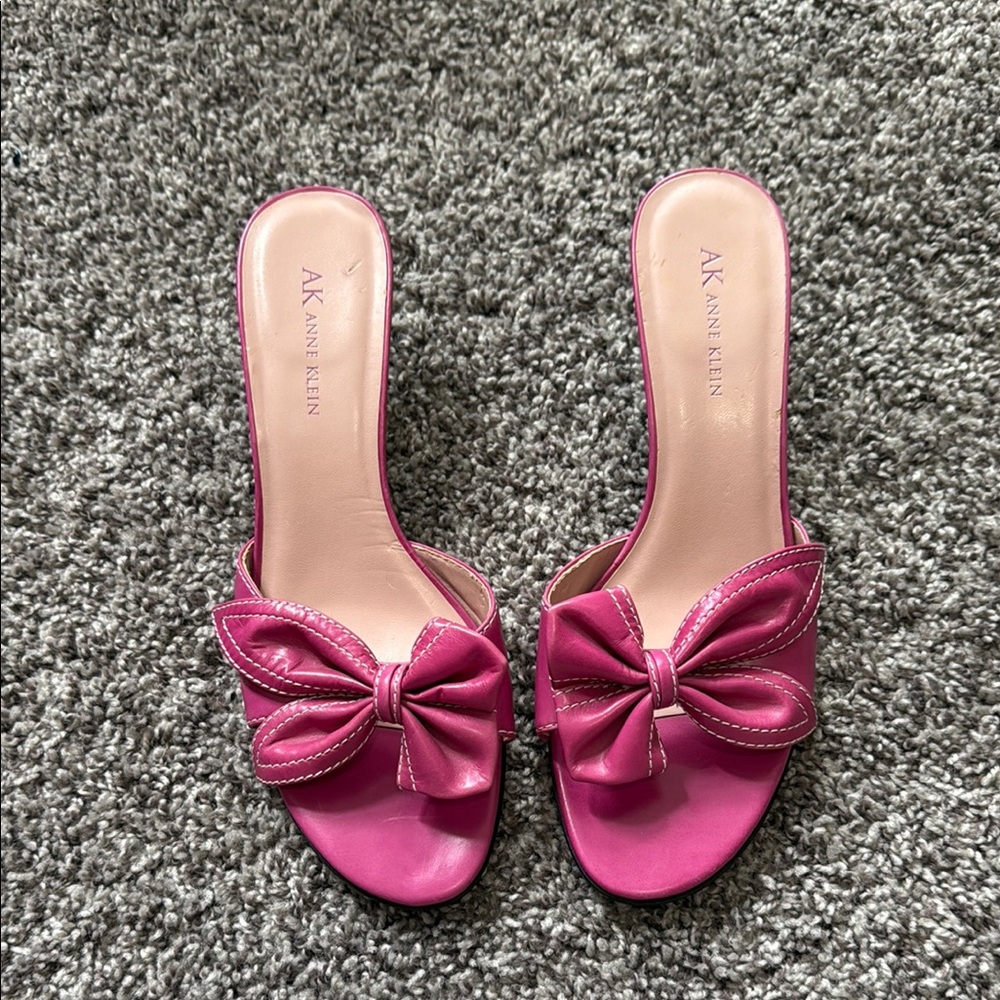 Anne Klein Women's Pink Bow Sandals